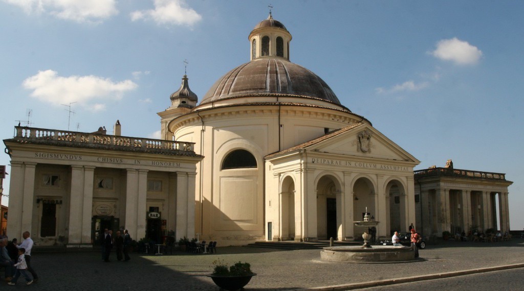 1-Ariccia-è-famosa-per-la-Chiesa-dellAssunzione-del-Bernini